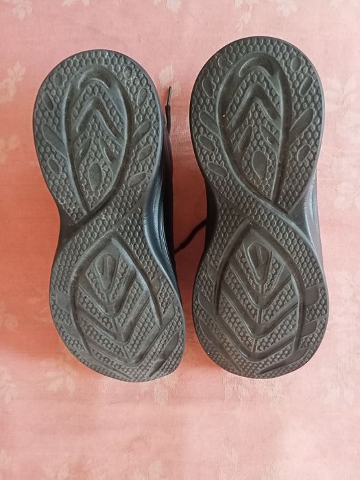 Нови дамски черни маратонки