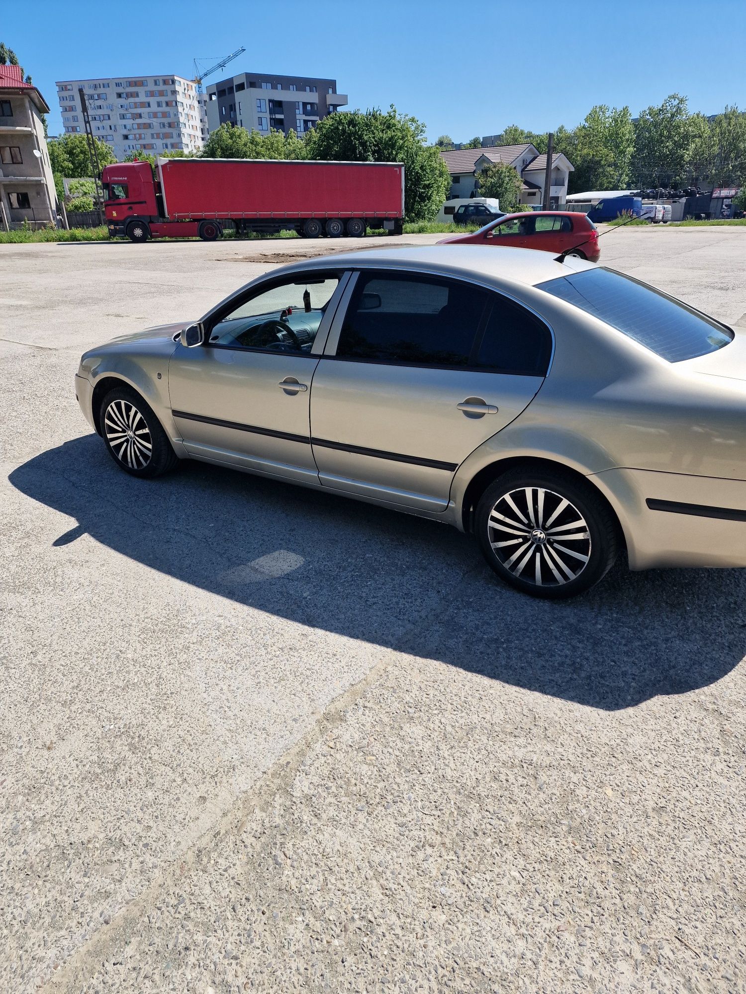 Vănd Skoda Superb An 2004 motor  clasic  1,9 AVX