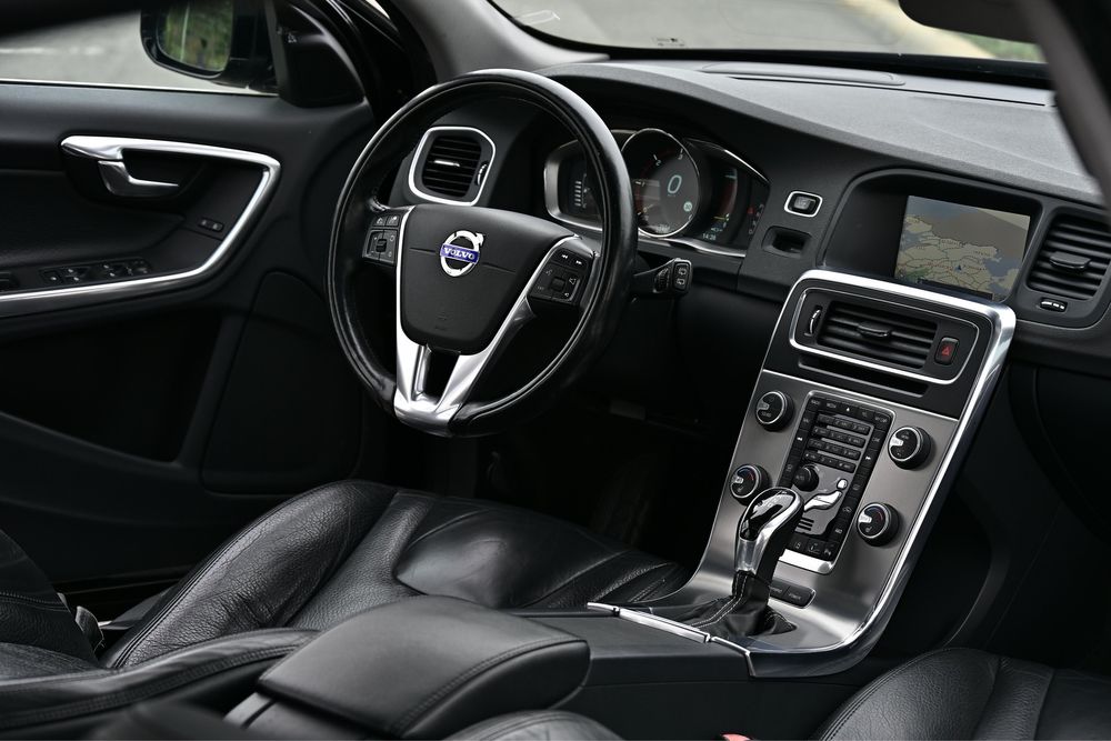Volvo V60 Plug In Hibrid  2013 D6 4X4  - webasto / distronic etc