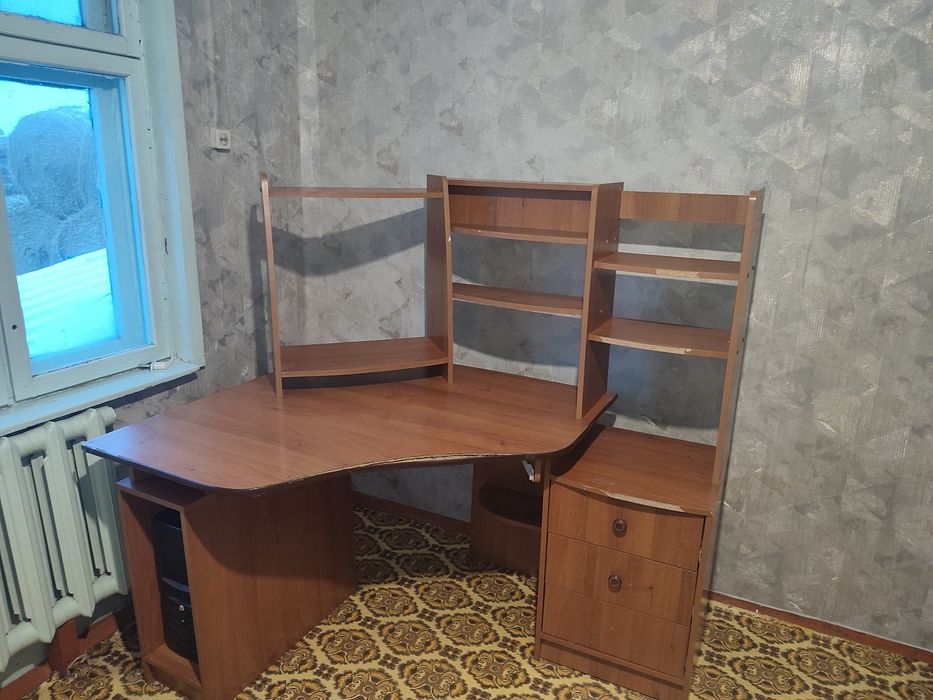 Продам компьютерный стол