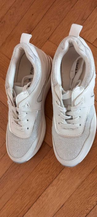 Бели детски сникърси