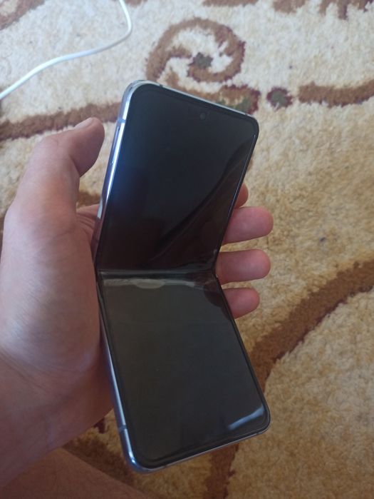 Продаётся z flip 3