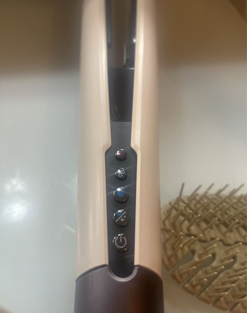 Hair straightener