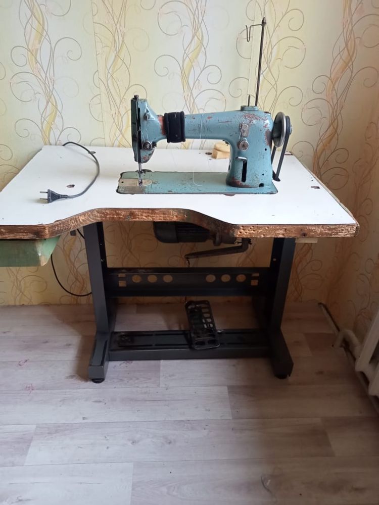 Продам швейную машину