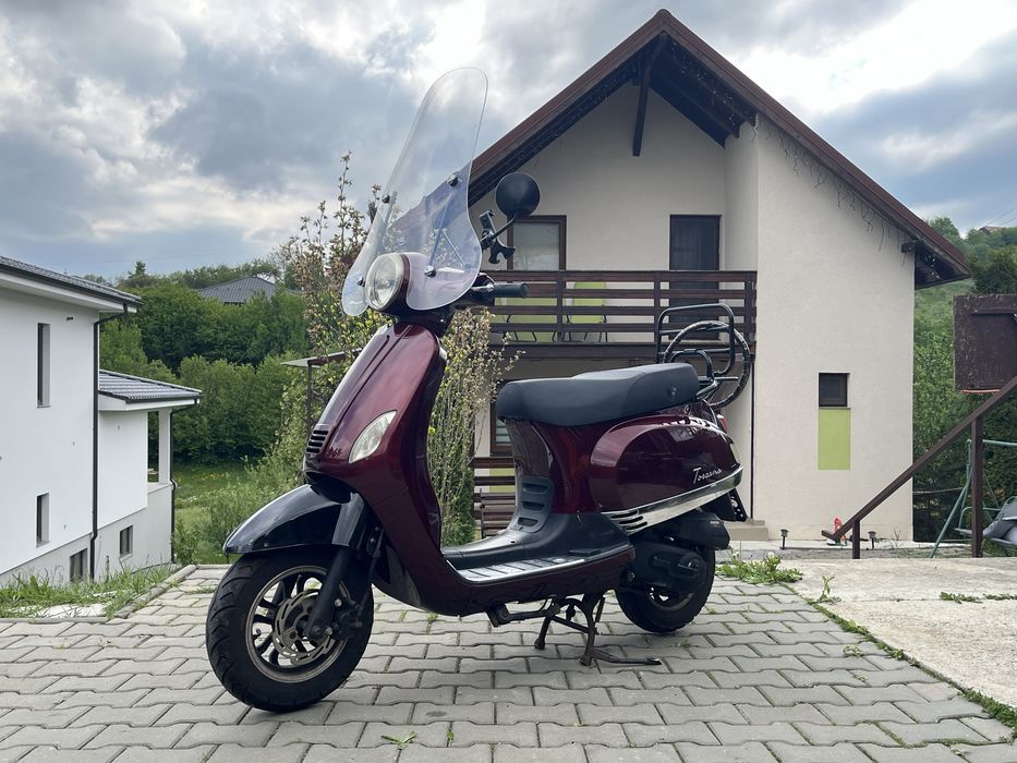 Vând scuter Razzo(vespa,yamaha,riva)