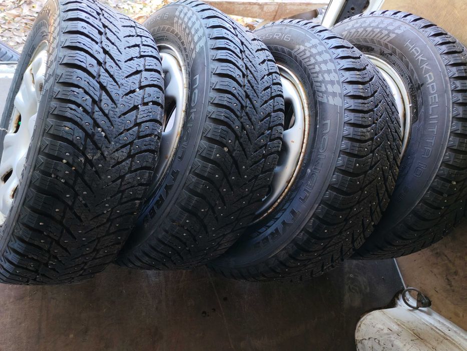 roti originale Dacia Duster NOKIAN HAKKAPELIITTA   215/65 R16 iarna
