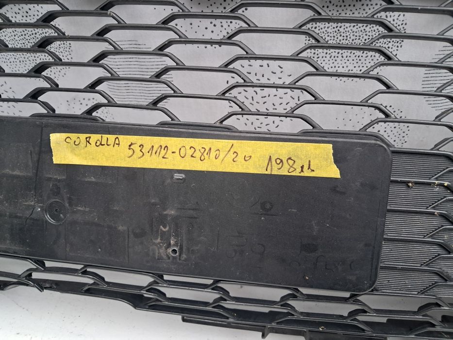 Грил решетка  Toyota Corolla 2016/25г