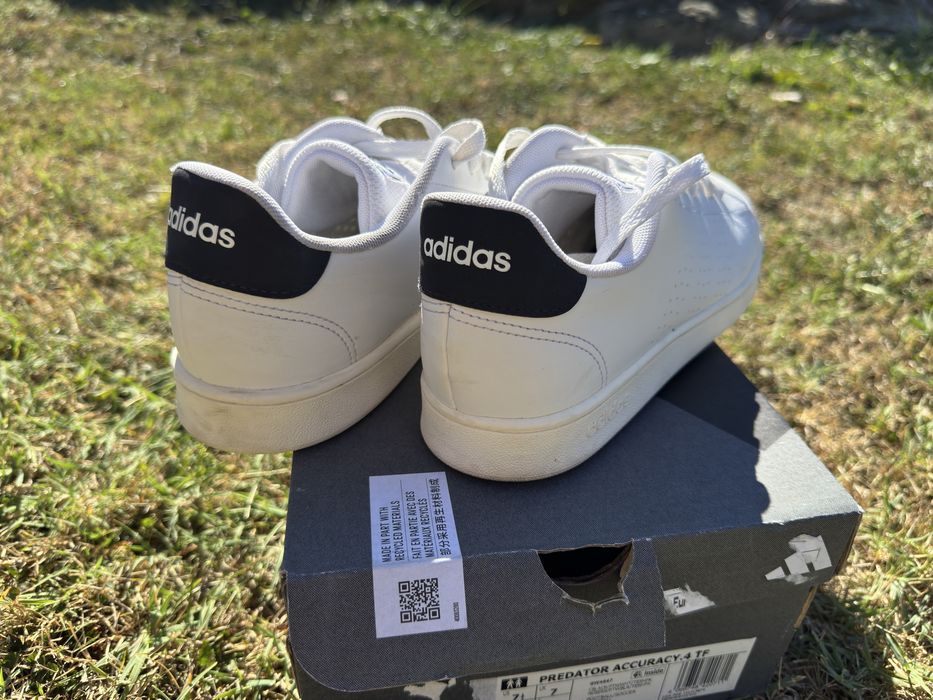 Продава се Adidas размер 40