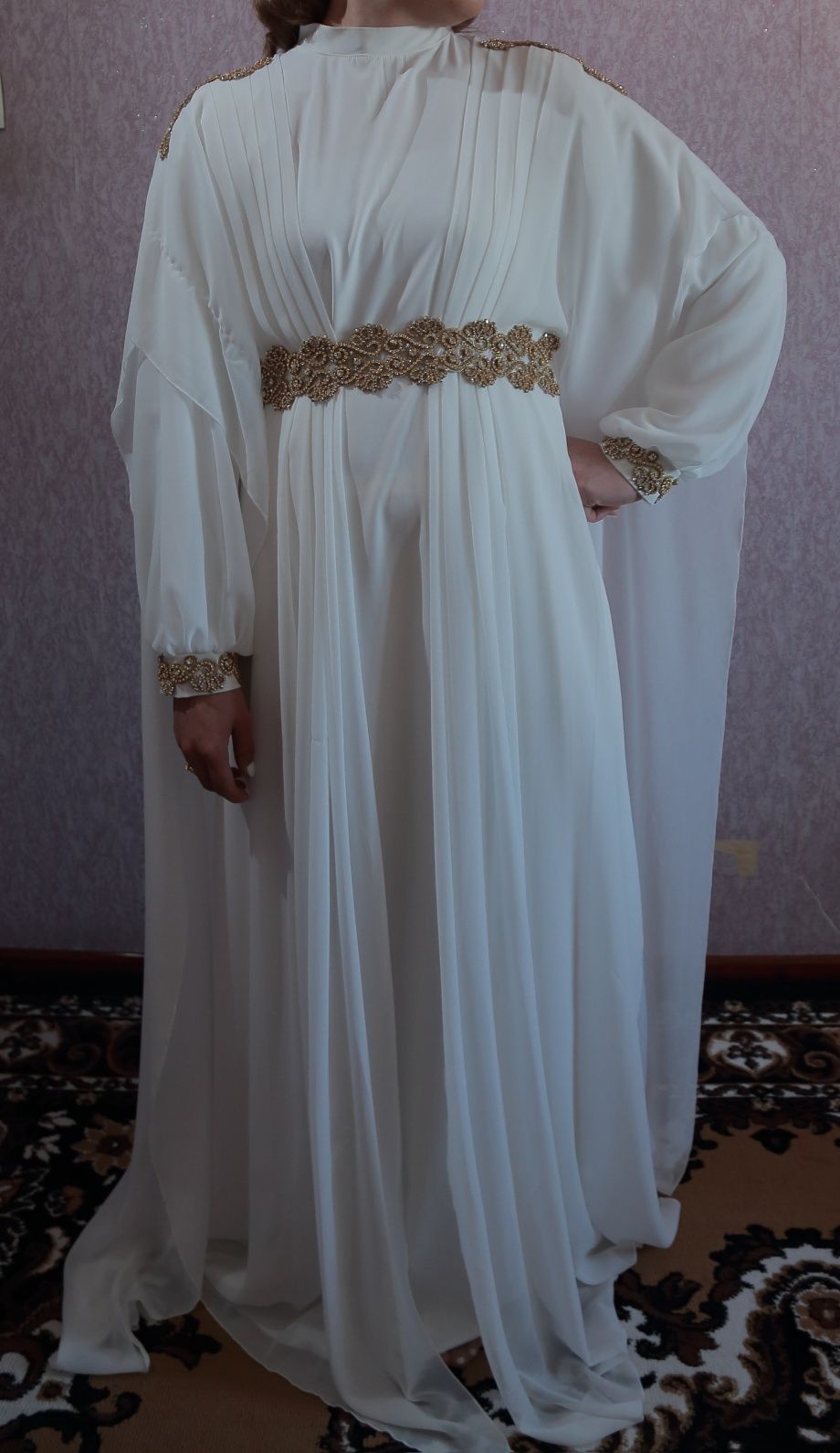 Белое длинный платье в стиле хиджабе