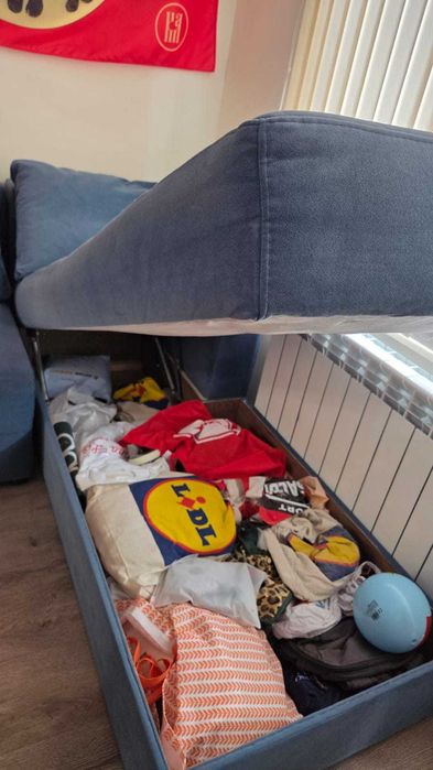 Син диван, ползван 2 години, много добро състояние