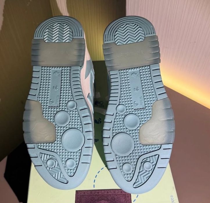 Adidasi off white out off office