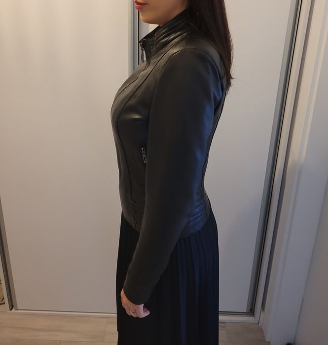 Vând Geaca de piele