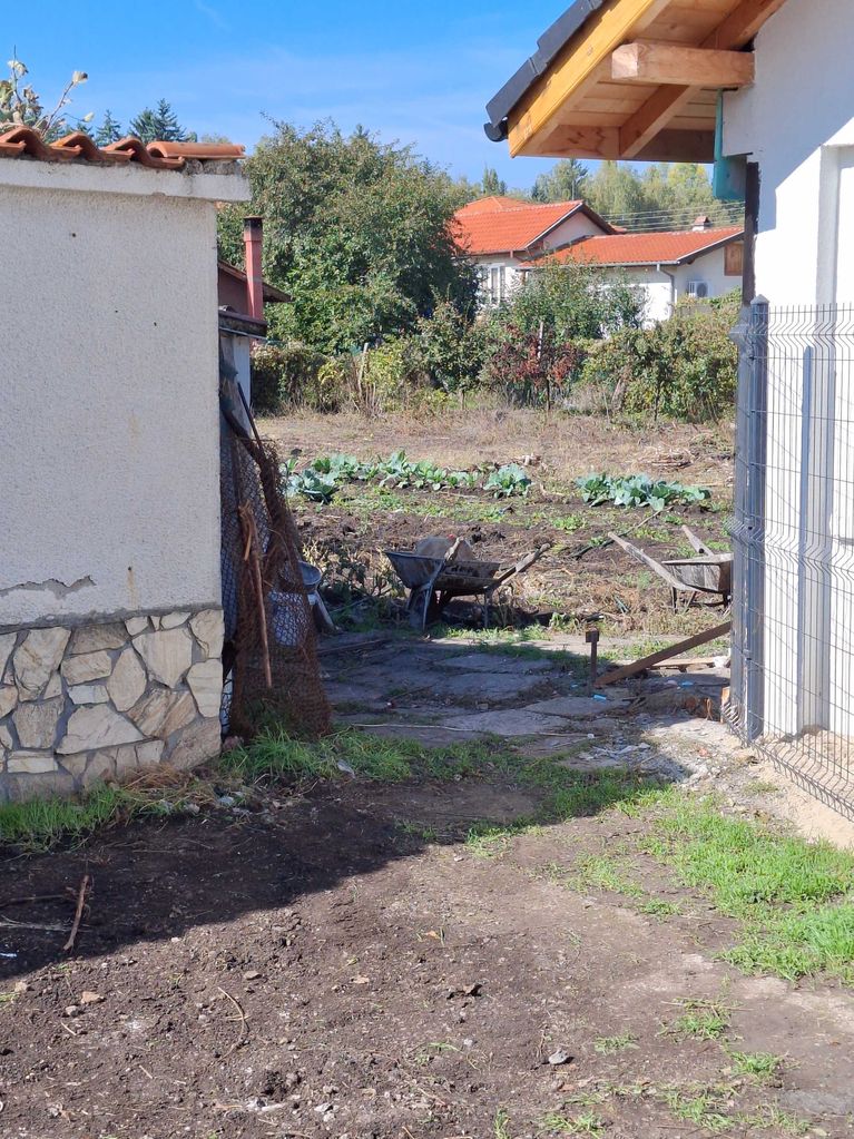 Дава се под наем Парцел в Костинброд - 660 кв.м за 306 € - Снимка #2