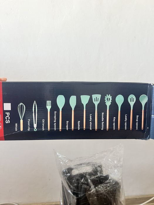 Set de bucătărie Set de cuțite și ustensile de bucătărie.