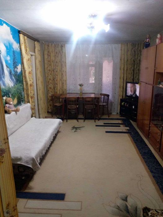 Продам свою 3/3/4 квартиру м-в Ялангач, кирпичный дом