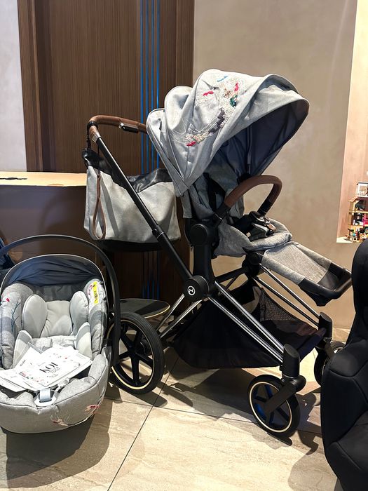Cybex Priam KOI–пълен комплект 3в1(люлка.седалка.кошница.шаси и др.)
