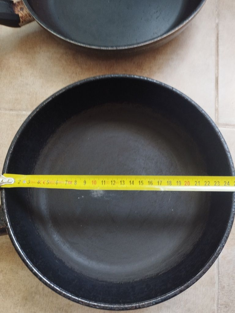 2 tigăi ceramică/55 lei ambele