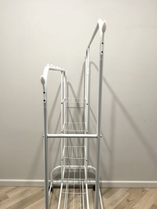 Продам напольную вешалку с полками и колесиками
Удобная, прочная, подх