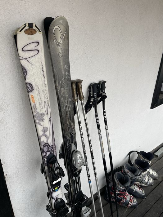 Ски, ски обувки у щеки