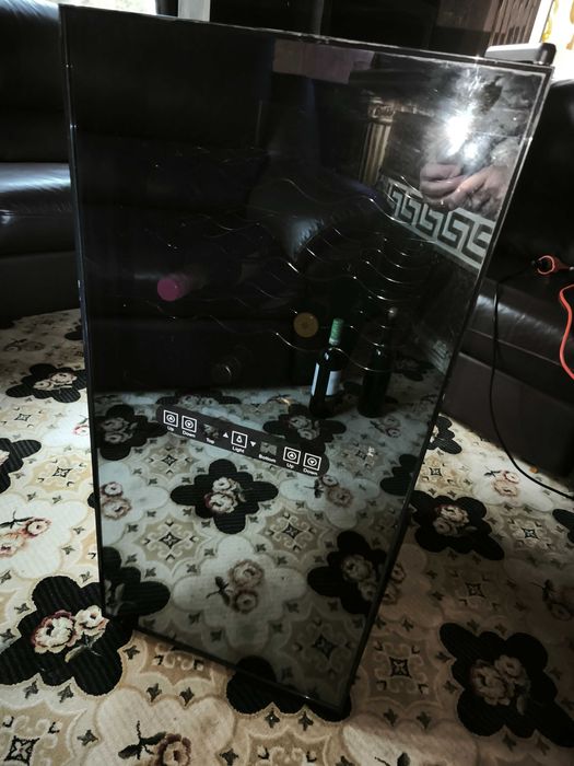 Витрина за вино 32 бутилки