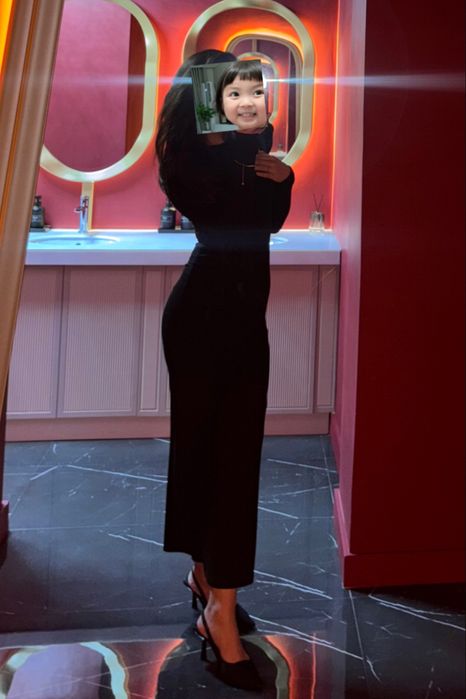 Платье надето всего один раз.