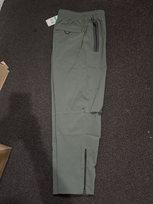 Pantaloni Nike  Tech