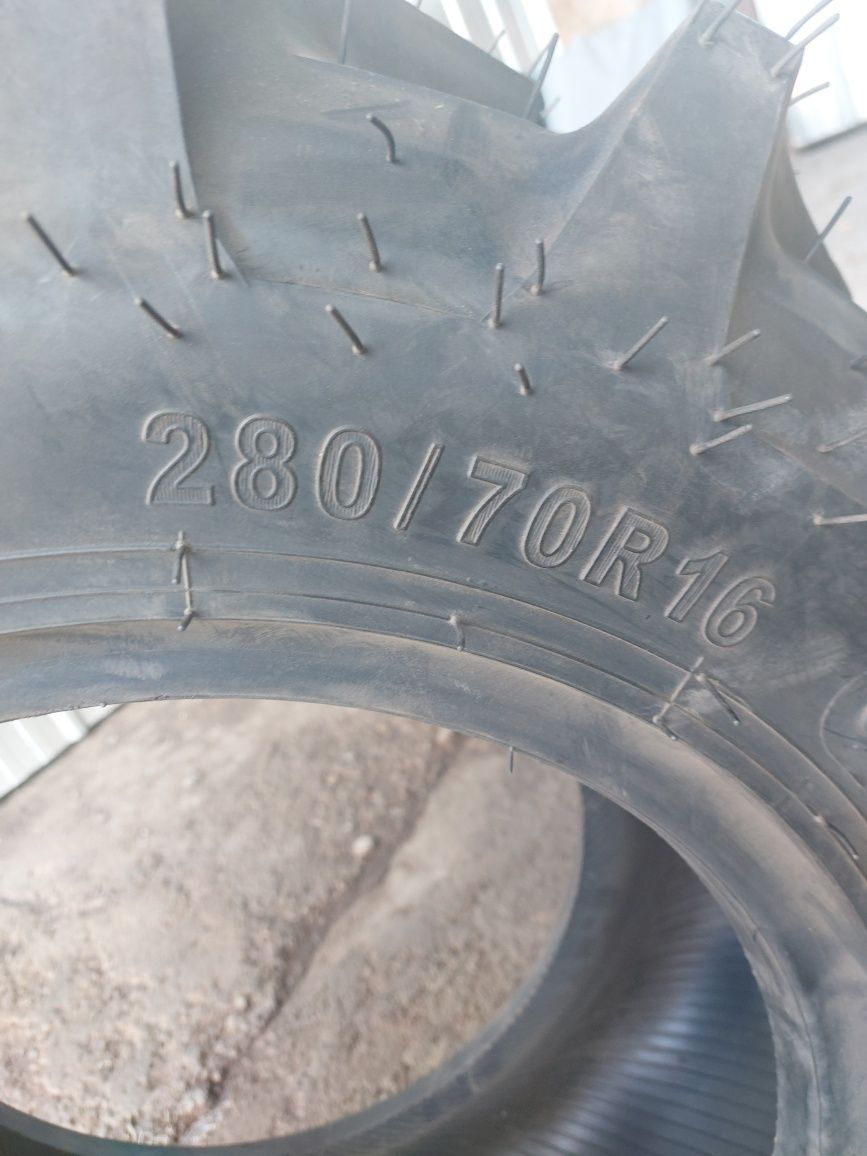 Шины грязевые 275/75R16 супер проходимость. Шины на трактор 280/70R16