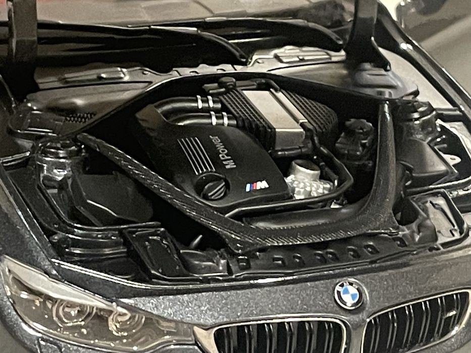 BMW F 33 1/18 Paragon