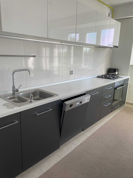 De inchiriat ap. 2 camere, et. 2, decomandat, 62 mpu, parcare, in Rosu