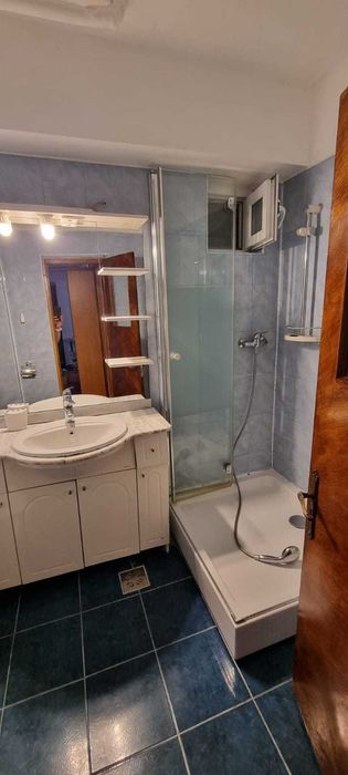 Ofer spre închiriere apartament 3 camere ultracentral