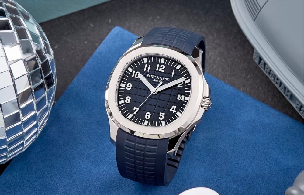 Patek Philippe Aquanaut 42.2 mm. White gold.