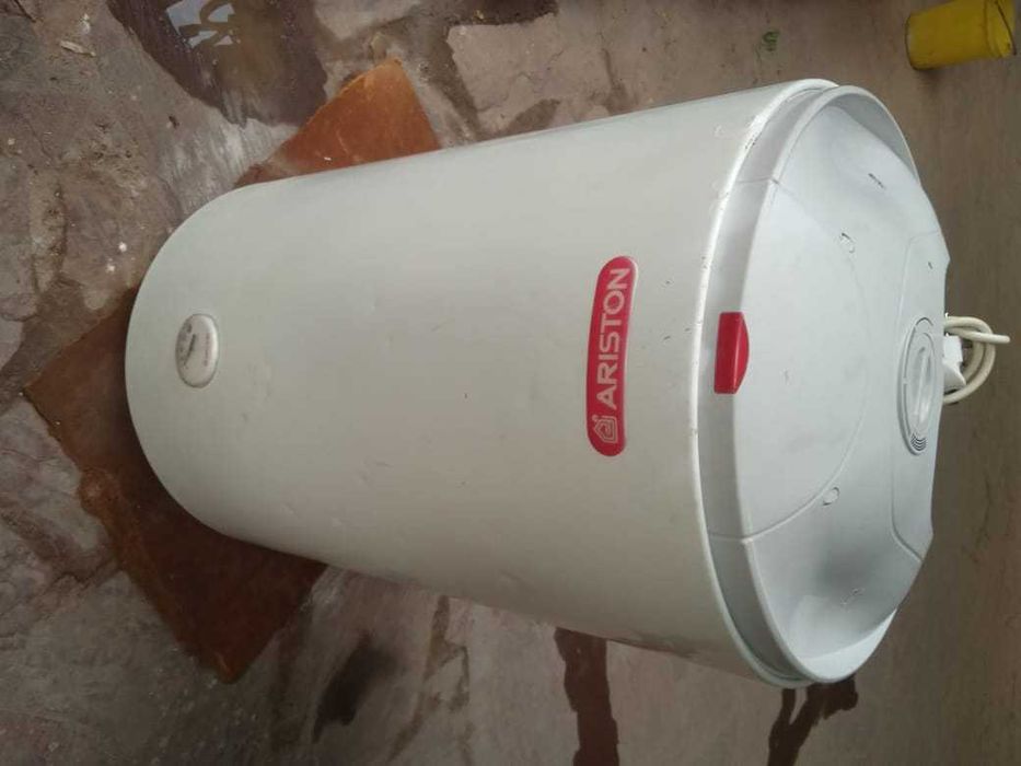 Продаётся водонагреватель Аристон-80 лит в отличном рабочем состоянии+