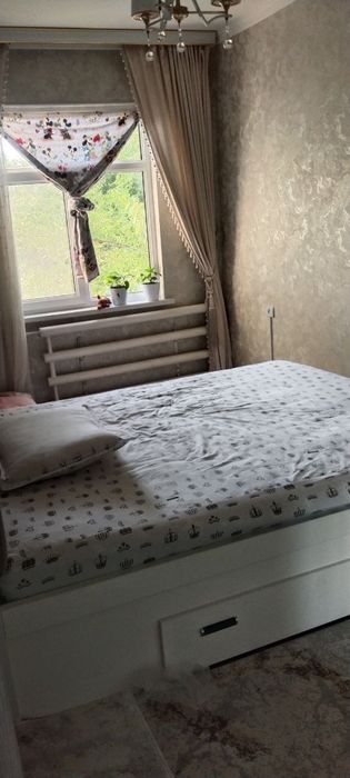 Мирабадский район. Массив куйлюк 3. 4-х комн. 2-й этаж.