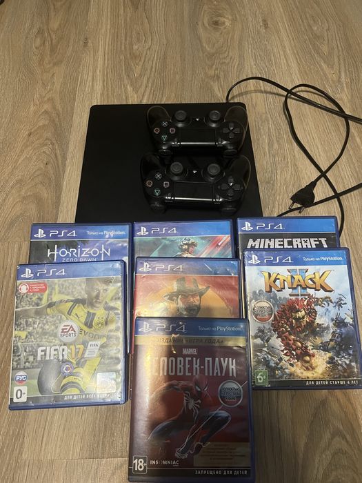 приставка в хорошем состояние, память на 500гиг