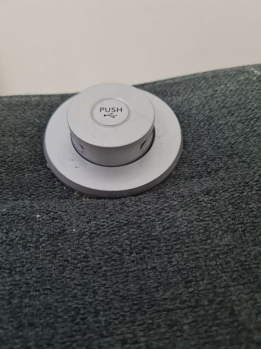 Canapea extensibila cu încărcare usb și 2 tabureti