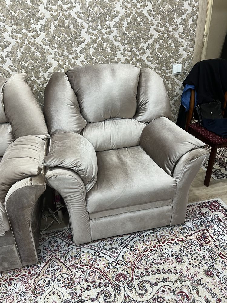 Продаем диван с креслом