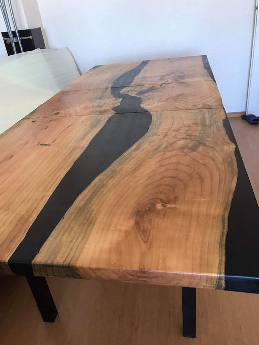 Дизайнерски маси и плотове от масив и епоксидна смола