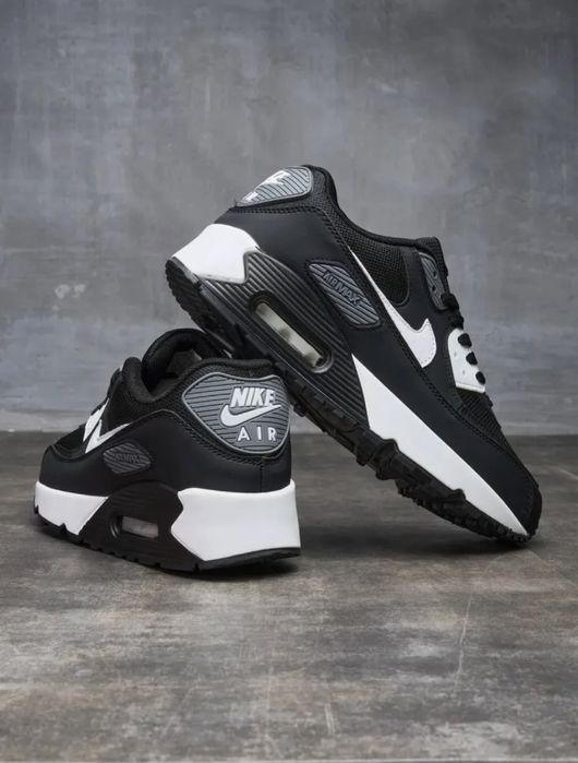 Продам мужские кроссовки Nike Air Max 90, 42 размер Новые