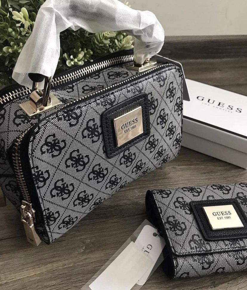 Дамска чанта Guess