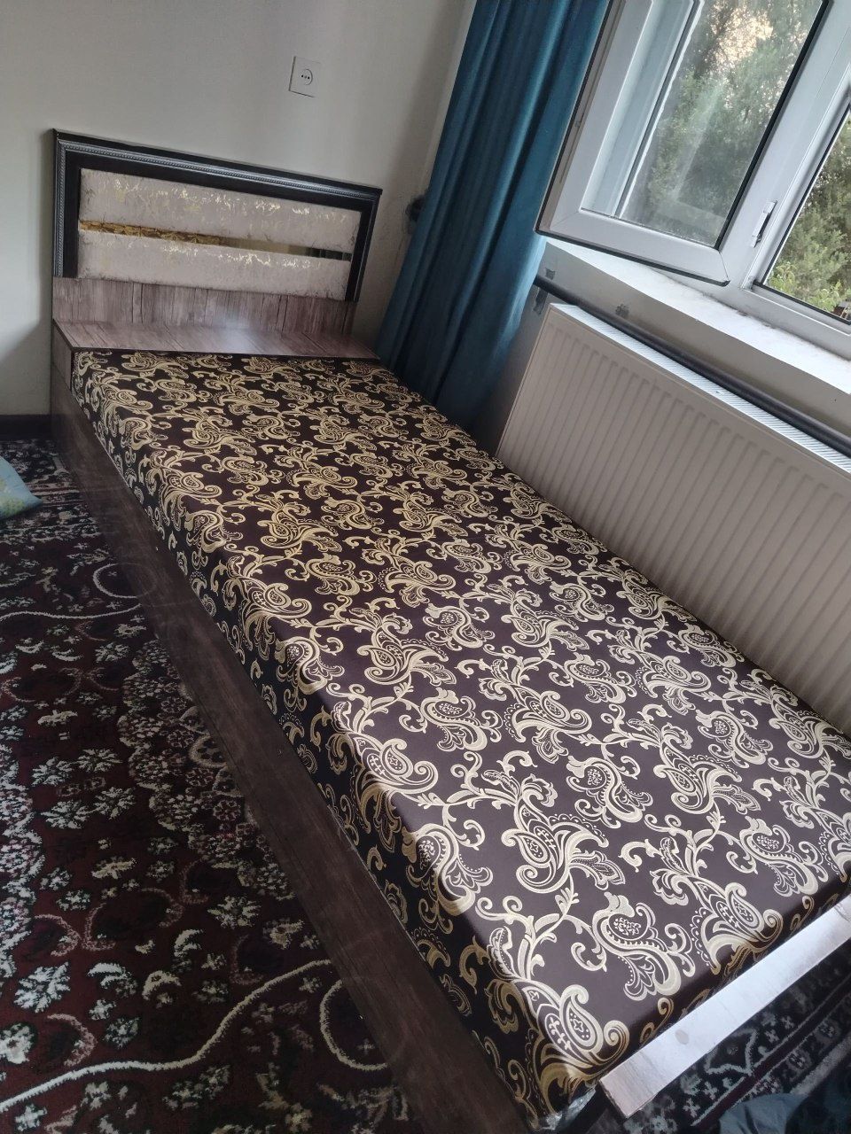 Диван стол пуфиги билан