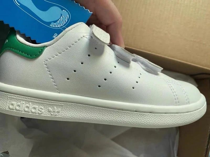 Продам детские  кроссовки Adidas Stan Smith 34 размер оригинал