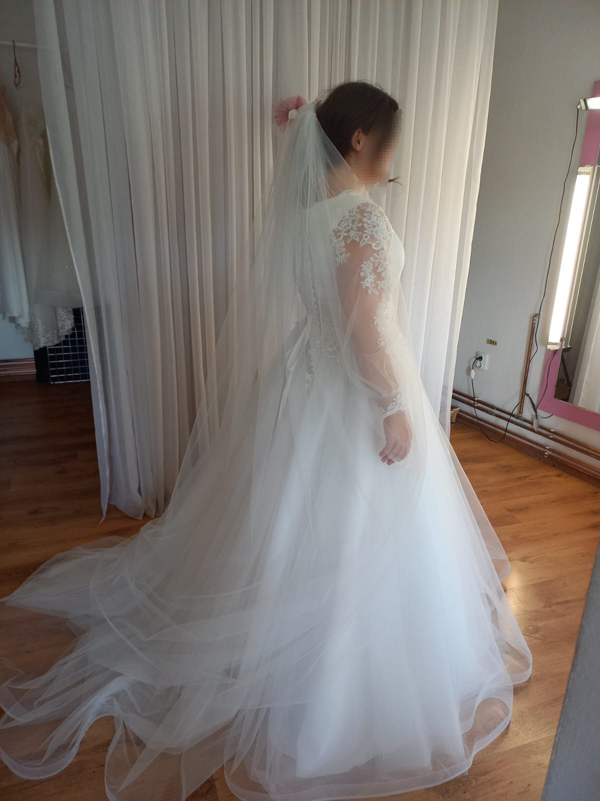 Rochie de mireasa elegantă