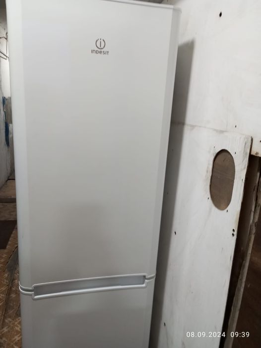 Продам холодильник Индезит