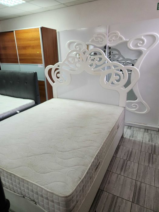 Vînd mobilă dormitoare bucătărie si multele altele