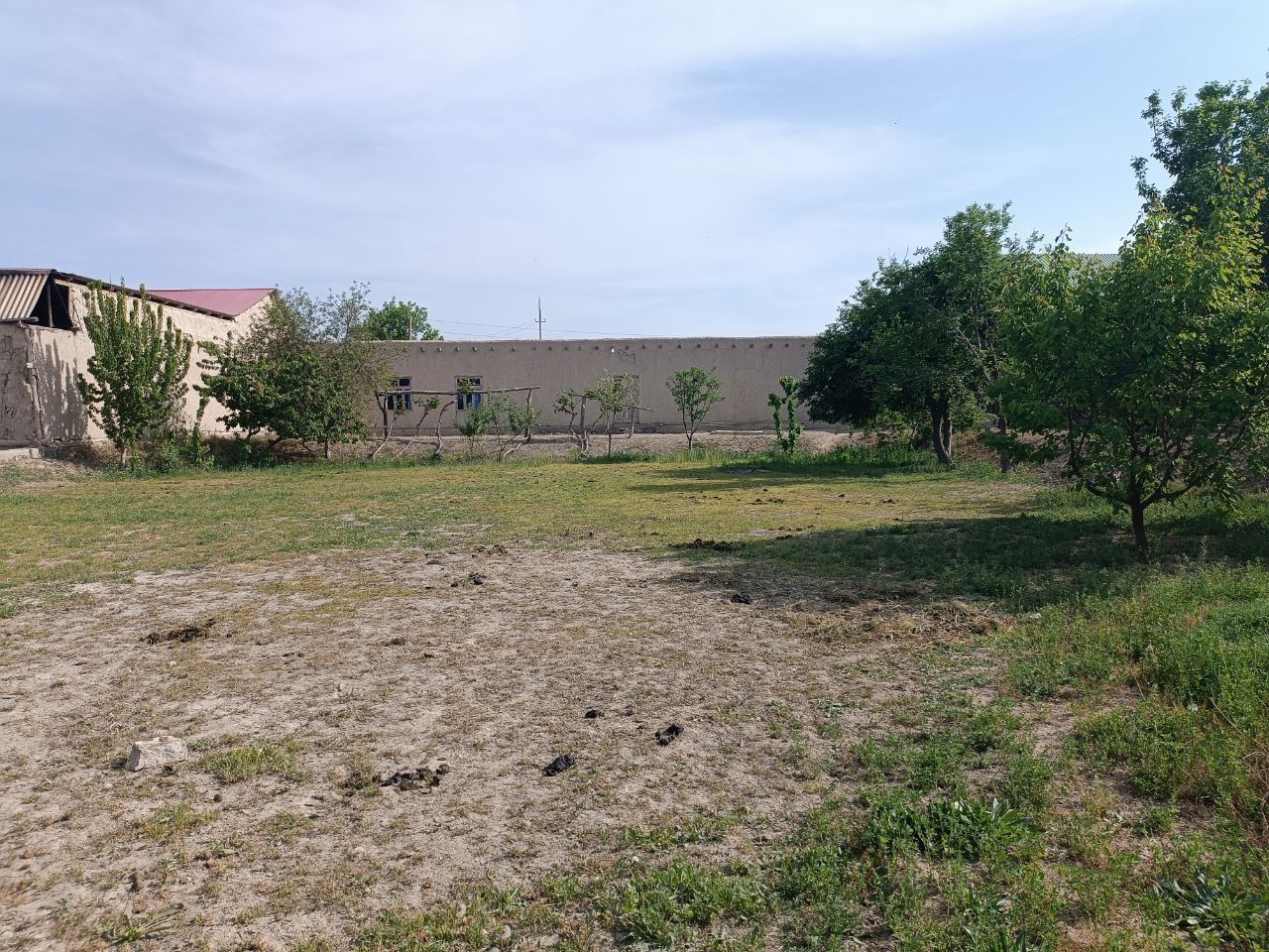 Hovli. Uy. 15 sotiq
