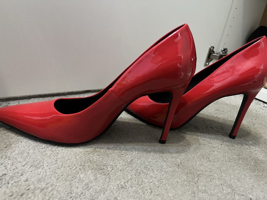 Обувки с висок ток