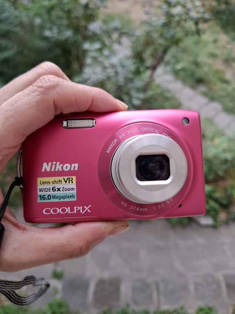 Компактен дигитален фотоапарат  NIKON COOLPIX S3300