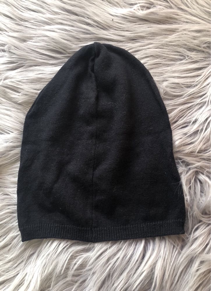 Дамска шапка Guess