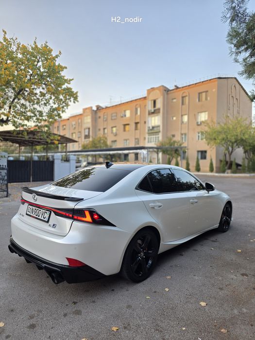 Сотилади Lexus is 200T