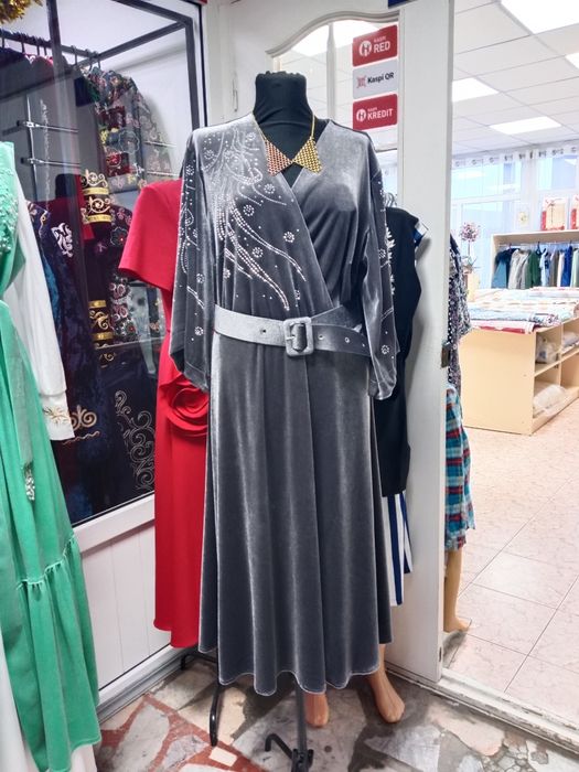 Продам платье новое